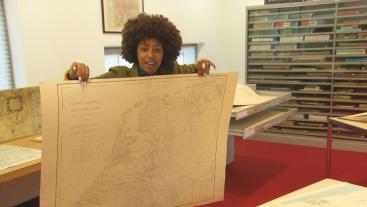 Eva laat een kaart van Nederland zien