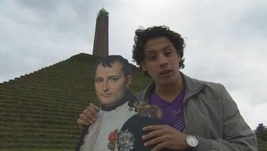 Mustafa met Napoleon bij de Piramide van Austerlitz